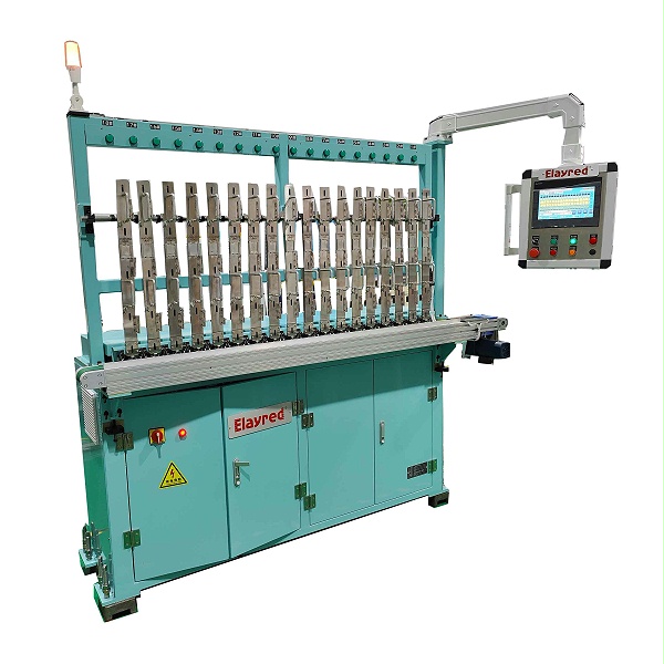 Sliding blade automatic spitting machine