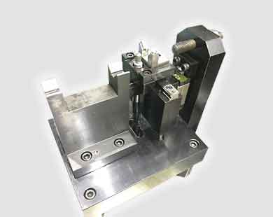 Crankshaft length axis parallelism, runout measuring table